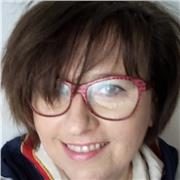 Diplomata al liceo linguistico ho sempre impartito lezioni di Lettere e Lingua Inglese